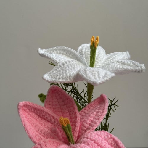 فازه الأزهار الورديه(فازة زرقا)