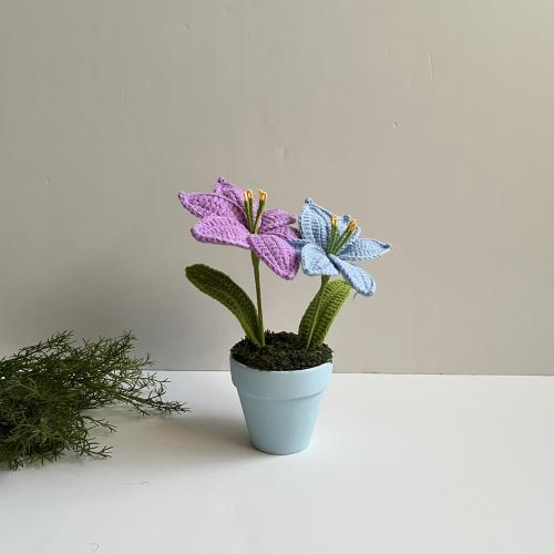 فازة الأزهار البنفسجيه و الازرق