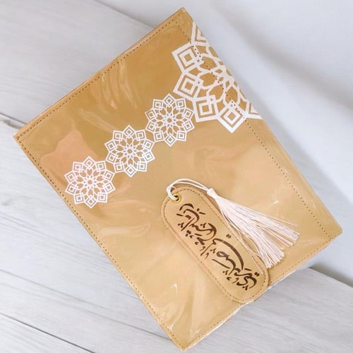 مجموعة من 12 قطعة من غلاف جلدي للمصحف مع فاصل بالل...