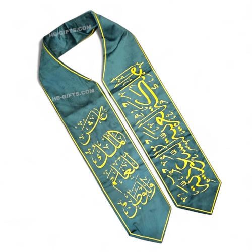 مجموعة (12) من وشاحات قطيفة باللون الاخضر مطرزة بع...