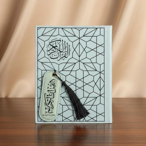 مجموعة (12) قطعة من المصاحف مع غلاف جلدي باللون ال...