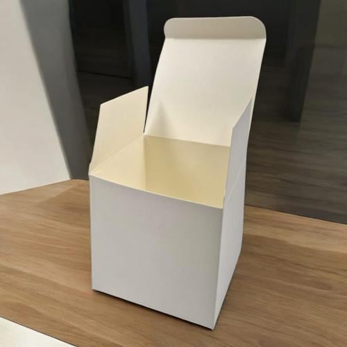 مجموعة 12 من علب ورقية بلون أبيض مقاس10*10 سم