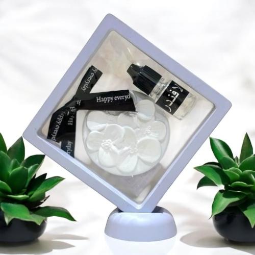 مجموعة (12) من برواز أبيض يحتوي تعليقة حجر معطر و...