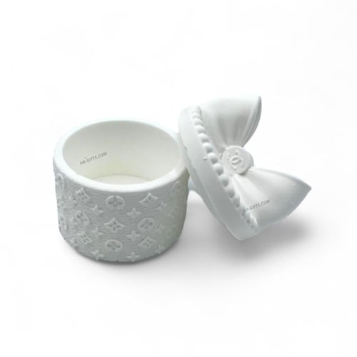 مجموعة (12) من علب توزيعات لويس فيتون مع غطاء بشكل...