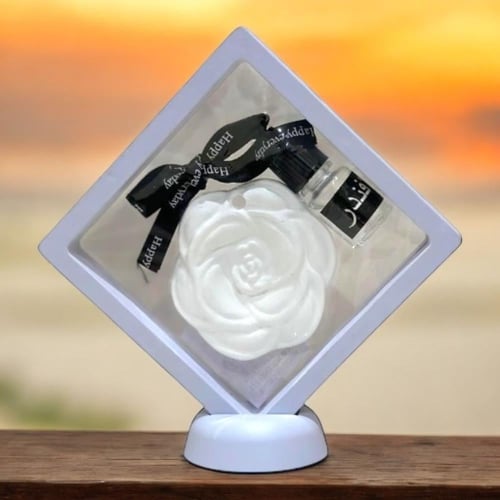 مجموعة (12) من برواز أبيض يحتوي تعليقة حجر معطر و...