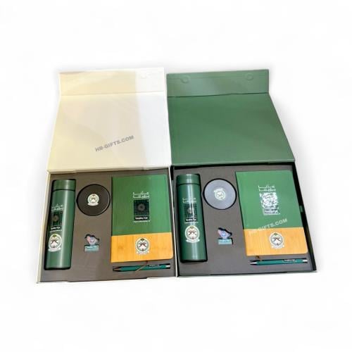 مجموعة (12) من توزيعات مكونة من ( دفتر -قلم-كوب حر...