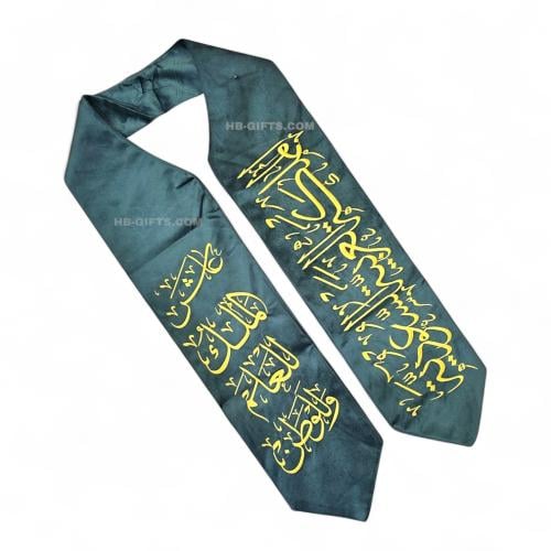 مجموعة (12) من وشاحات قطيفة باللون الاخضر مطرزة بع...