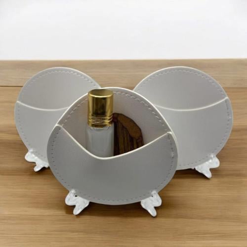 مجموعه 12 من جيوب الجلد الانيقه ساده لون ابيض بدون...