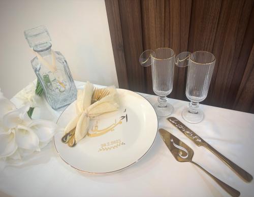 طقم ملكه ذهبي