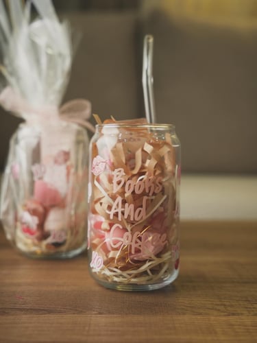 اكواب زجاجيه books & coffee