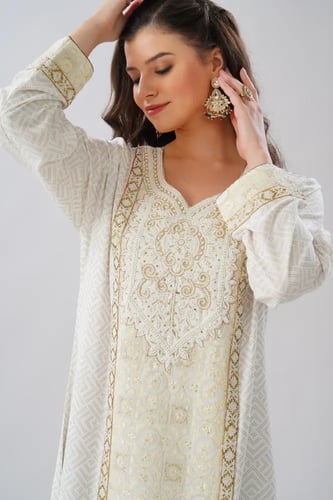 جلابية استايل بحريني لون اوف وايت موديل WS6-152