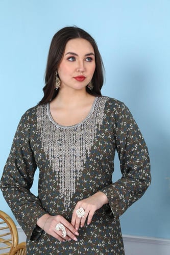 مخور اماراتي جامبو لون عشبي موديل SV5-053