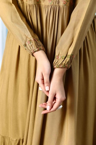 جلابية مدى استايل كويتي لون بيج غامق موديل RB5-138