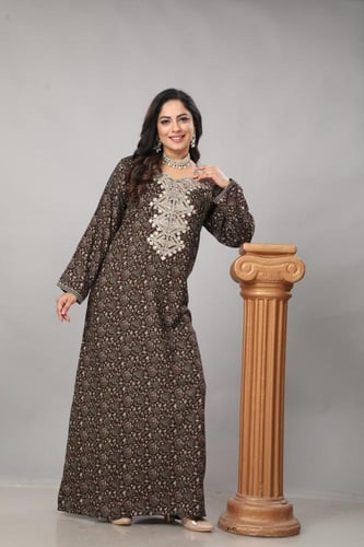 جلابية كشمير بني مقاسات كبيرة مطرزة بالفصوص موديل...