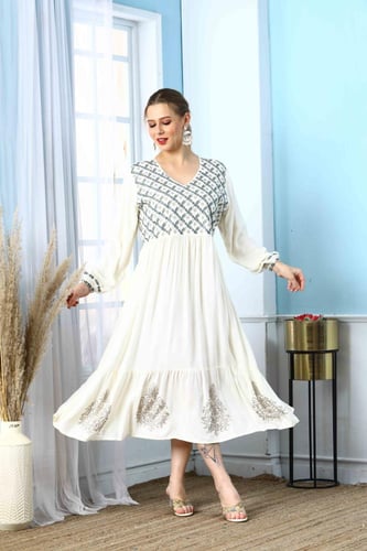 جلابية مدى استايل كويتي لون اوف وايت موديل RB5-138