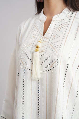 جلابية استايل كويتي لون اوف وايت موديل KK6-96