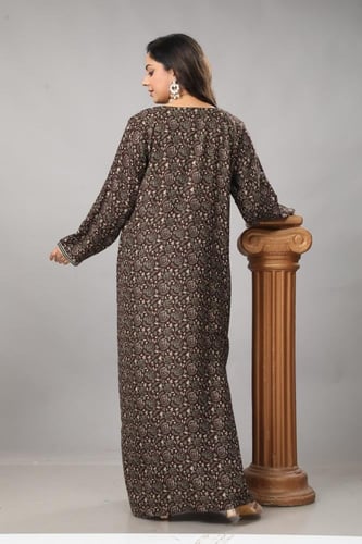 جلابية كشمير بني مقاسات كبيرة مطرزة بالفصوص موديل...