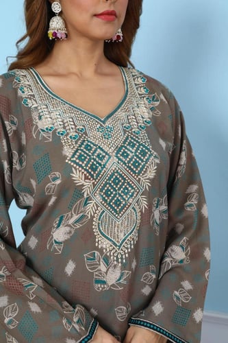 جلابية كشميري لون ترابي موديل SQ5-127