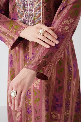 جلابية استايل مخور اماراتي لون لحمي موديل SX6-112