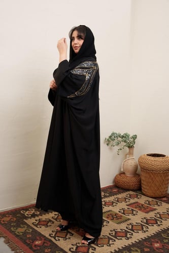 عباية بحريني سوداء بتطريز ذهبي موديل MR-015
