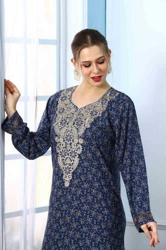 مخور اماراتي لون ازرق بحري بصدرية مطرزة بفصوص لامع...