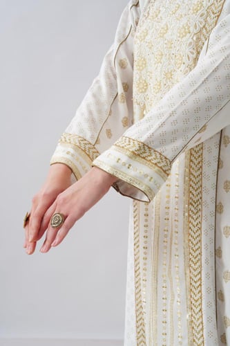 جلابية استايل بحريني لون اوف وايت موديل WS6-153