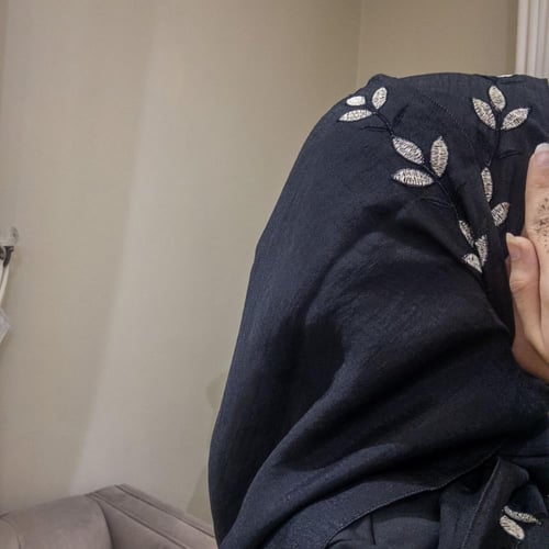 طرحة مطرزة لونين اسود بتطريز ذهبي ابيض موديل TR-02...