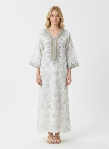 جلابية استايل كويتي لون اوف وايت موديل CH6-34