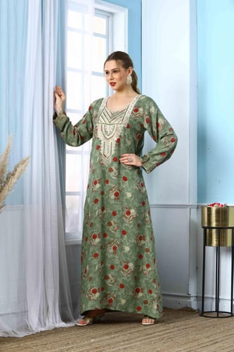 مخور اماراتي جامبو لون عشبي بصدرية مطرزة موديل SV5...