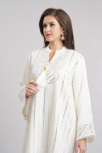 جلابية استايل كويتي لون اوف وايت موديل KK6-96