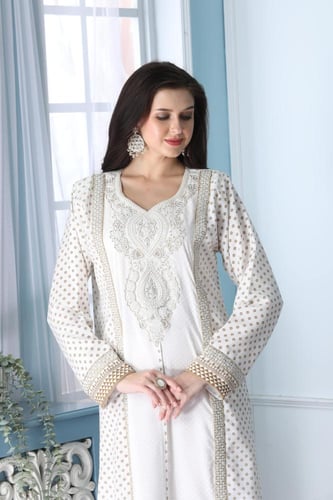 جلابية استايل بحريني لون اوف وايت موديل KK5-82