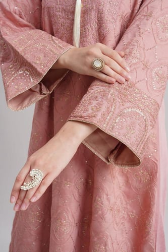 جلابية استايل كويتي لون وردي فاتح موديل KK6-99