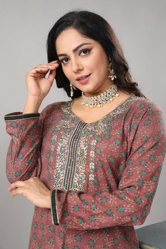 جلابية كشميري نسائي لون لحمي موديل SQ4-102