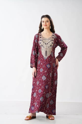 جلابية استايل مخور اماراتي لون عنابي موديل SX6-105