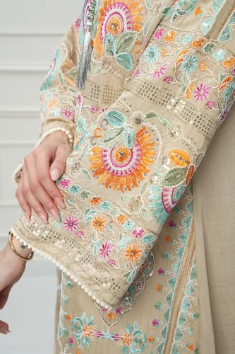 جلابية كويتي لون بيج فاتح موديل CH6-56