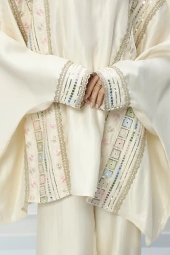 طقم بنطلون استايل تركي لون كريمي موديل CH6-3162A