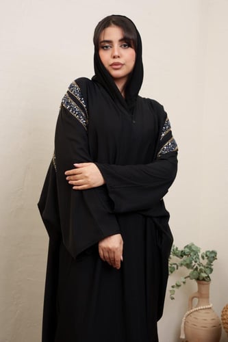 عباية بحريني سوداء بتطريز ذهبي موديل MR-015
