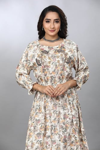 جلابية كويتية بنقوش زهريه لون ابيض موديل KK4-055A