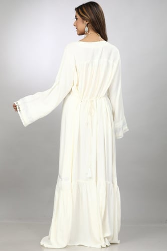 جلابية استقبال كويتي لون ابيض قصة كلوش موديل RB-39