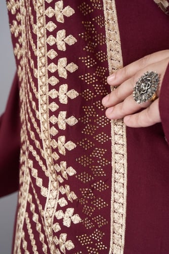 مخور اماراتي بتطريز حريري لون عنابي موديل DB4-25