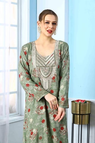 مخور اماراتي جامبو لون عشبي بصدرية مطرزة موديل SV5...