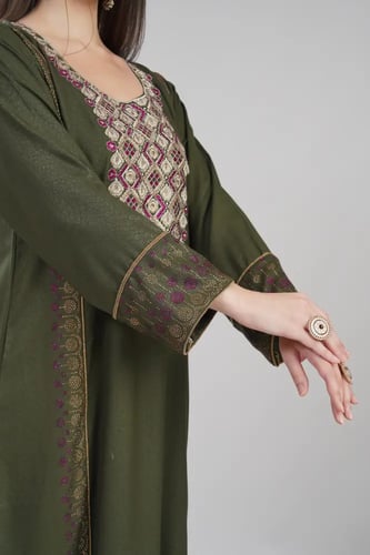 جلابية استايل بحريني لون زيتي موديل DB6-158