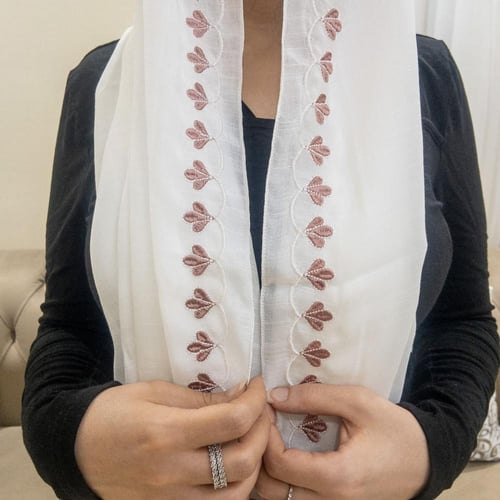 طرحة مطرزة لونين ابيض بتطريز لحمي موديل TR-026