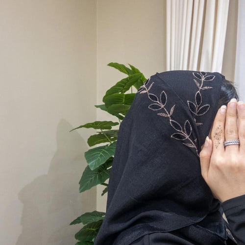 طرحة مطرزة لونين اسود بتطريز ذهبي موديل TR-026