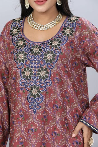 جلابية قطن كشميري لون لحمي مطرزة موديل SQ4-104