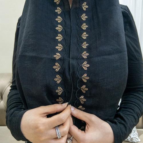 طرحة مطرزة لونين اسود بتطريز ذهبي موديل TR-026