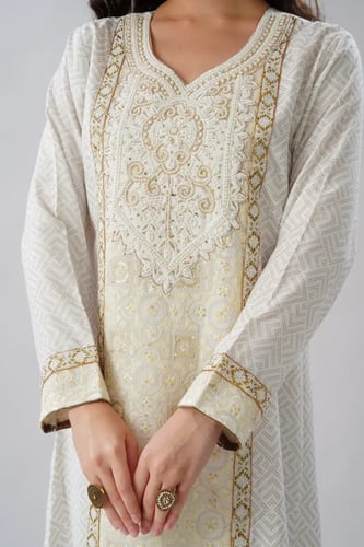 جلابية استايل بحريني لون اوف وايت موديل WS6-152