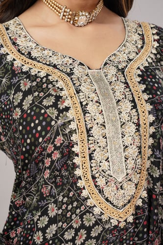 جلابية قطن كشميري لون اسود مطرزة موديل SX4-06