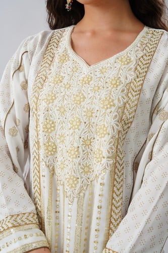 جلابية استايل بحريني لون اوف وايت موديل WS6-153