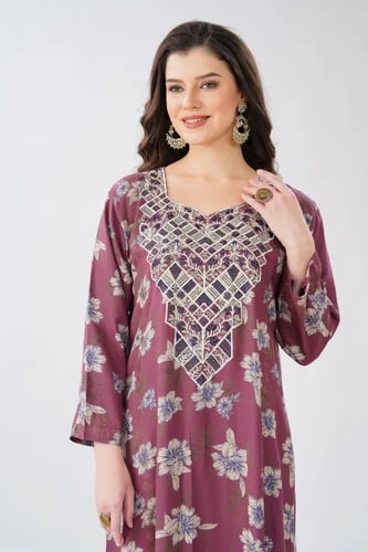 جلابية استايل مخور اماراتي لون لحمي موديل SX6-109